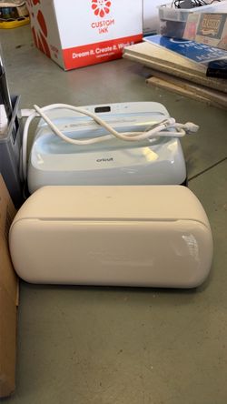 CRICUT MAKER 3 + HEAT PRESS + CRAFT SUPPLY BUNDLE