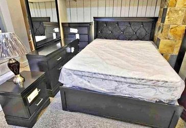 4- Pieces black color velvet king & Queen size bedroom set