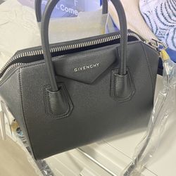 Givenchy Small Antigona In Black Grained Leather