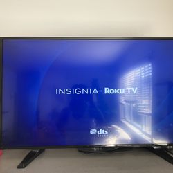 Insignia ROKU TV 40" INCH CLASS LED 1080p Smart HDTV ROKU TV  NS-39DR510NA17 Remote Control Included 