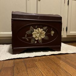 Traditional Keepsake Chest