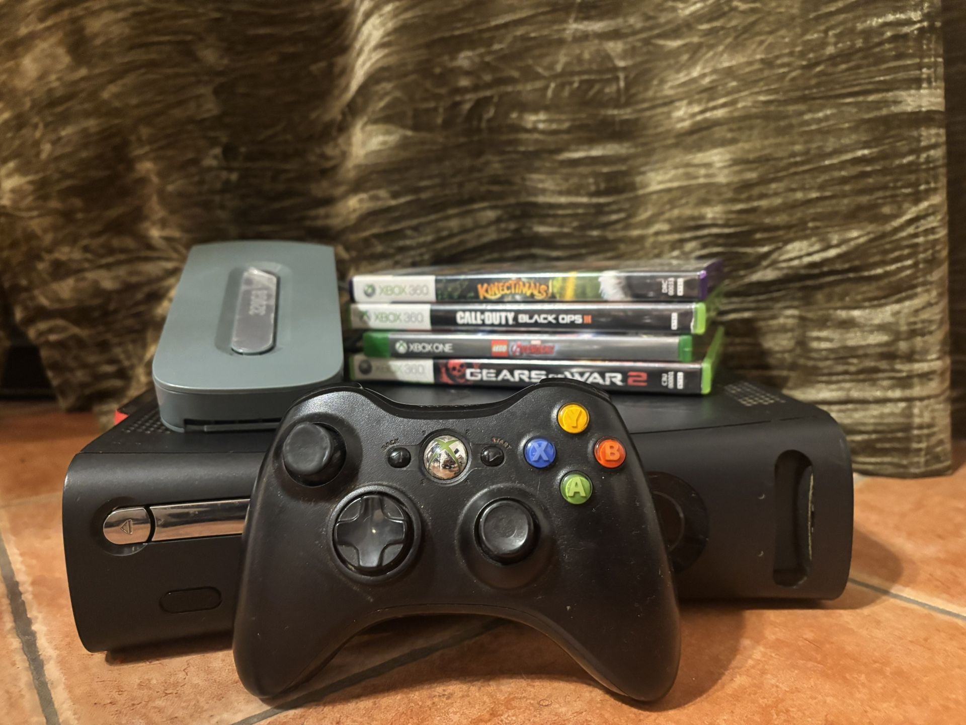 Xbox 360 Bundle 4 Games & 1 Controller