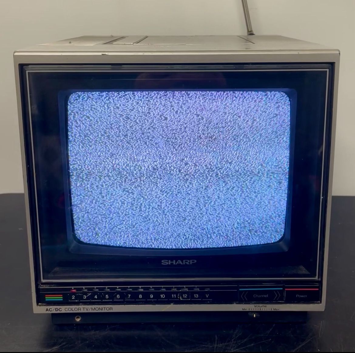 Working 1984 Vintage Sharp AC/DC Color TV Monitor 9H102. Free to ask, I reply