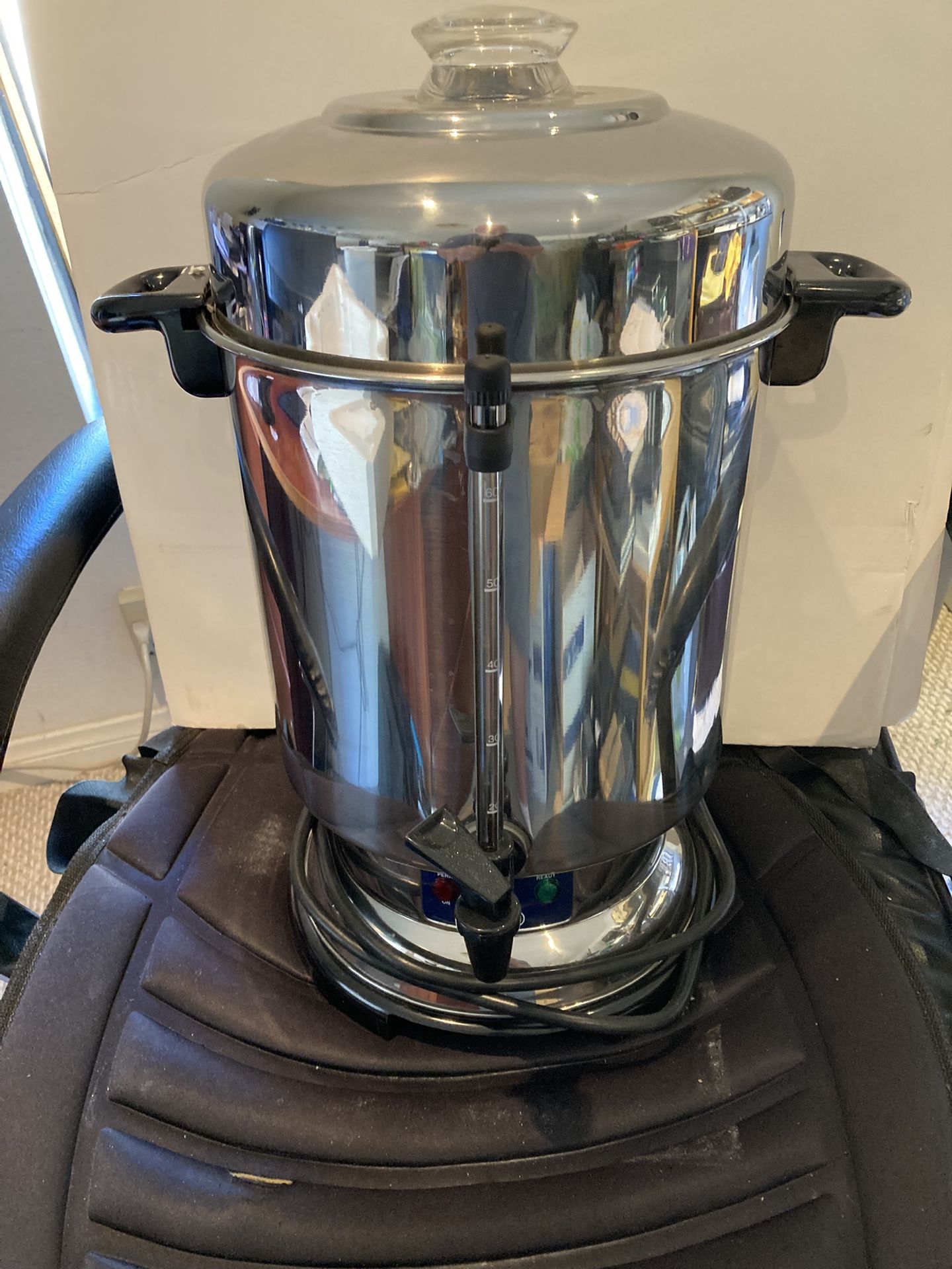 DeLonghi Coffee Urn / Maker. 60 Cup Deluxe Stainless Steel. New In Box