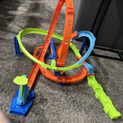 Hot Wheels Race Track