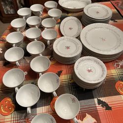 Beautiful Vintage Royal China Set 