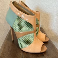 AlexandraG Laser Patent Bootie Heels Women’s Size 39 US 81/2