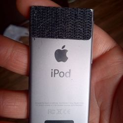 iPod 7th Gen, Headphones 60$