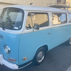 Volkswagen Transporter Bus Combi