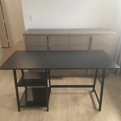 Desk In Very Good Condition 