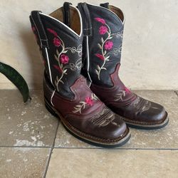 Cowgirl girl boots  size 4