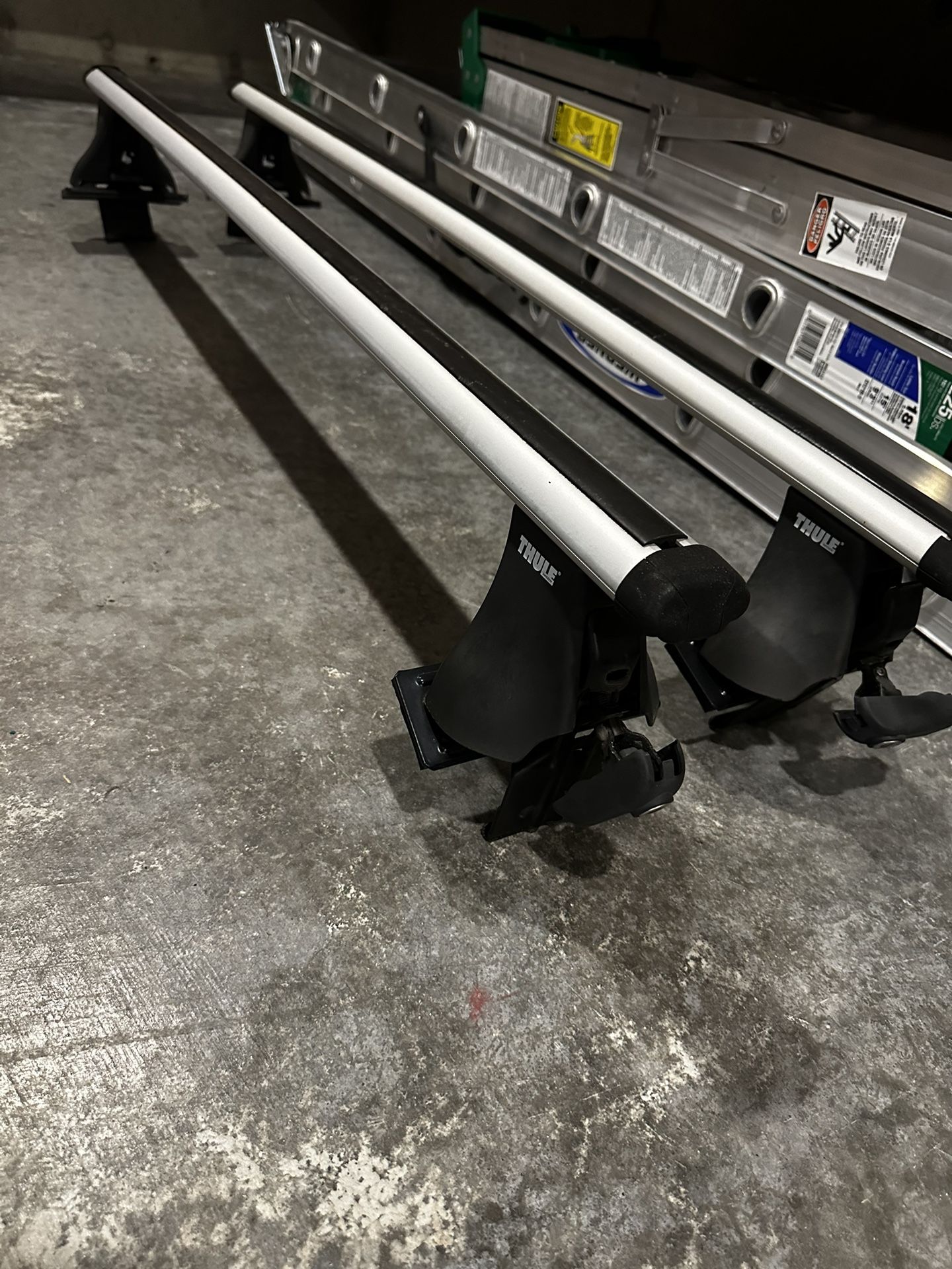 Thule Rapid Aero Crossbars/ Roof rack for Sale in Seattle, WA OfferUp