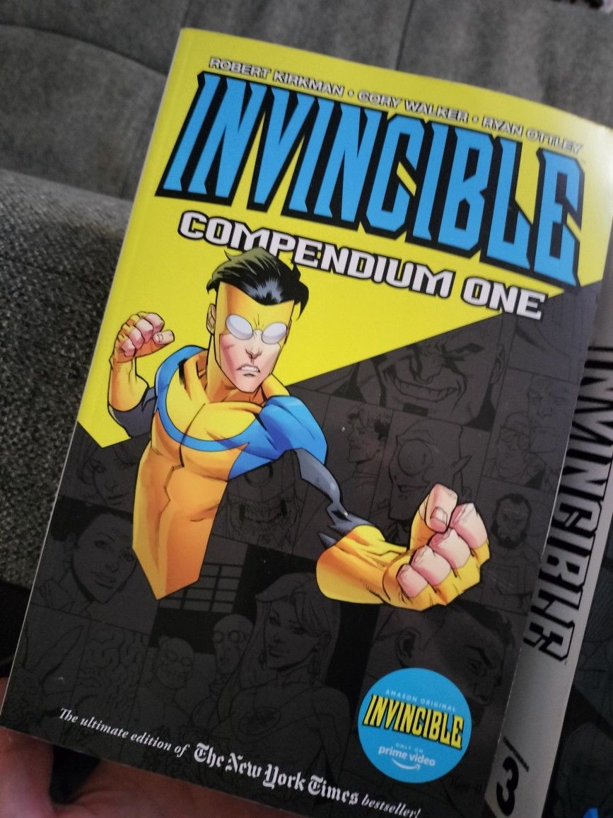 Invincible Compendium Volume 1 (Paperback) 