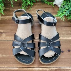 SIZE 2 GIRLS BIG KIDS BLACK SALT  WATER SANDALS