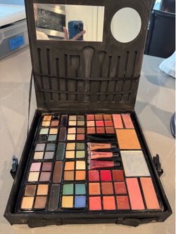 Make up kit.