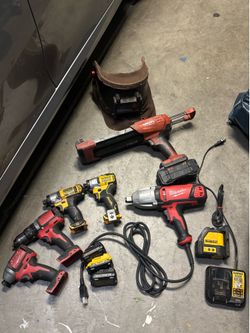 DEWALT/ MILWAUKEE TOOLS