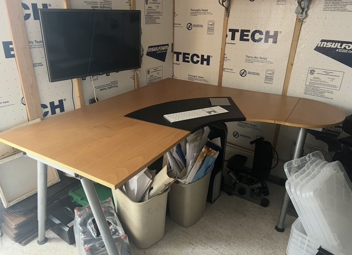 L Shaped Light Colored Wood Desk With Metal Legs