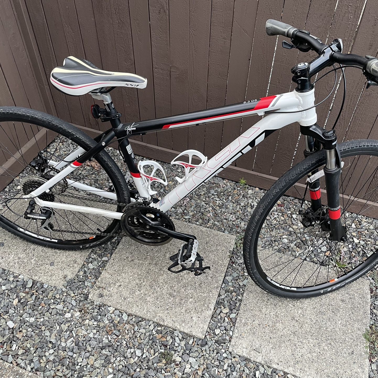 Trek 8.3 DS Hybrid Mountain Bike In Excellent Condition