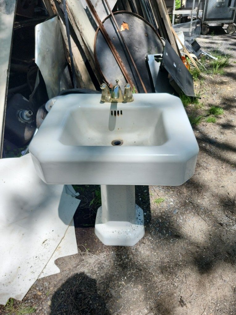 Antique Cast Iron Pedastal Lavatory