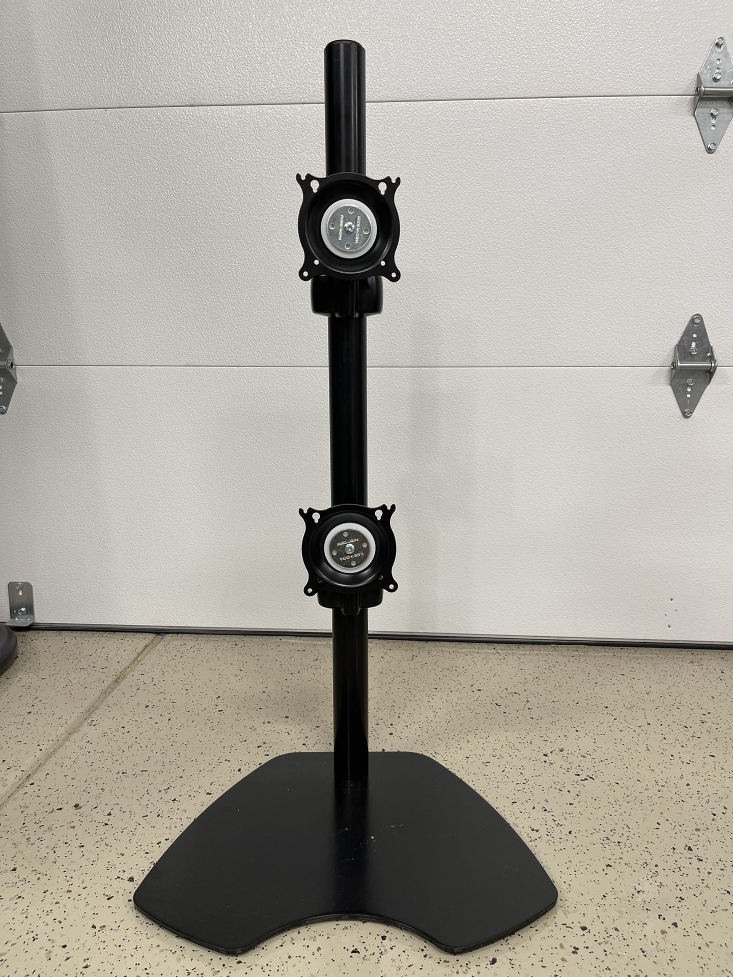 Mounting kit (pole, stand base, cable management tube) for 2 Monitors - Black - Table-