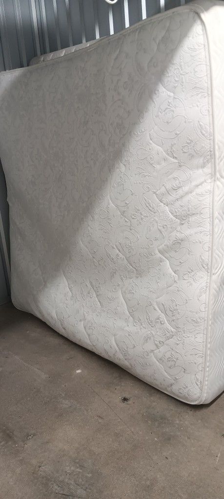 King Beautyrest With Removable Cover