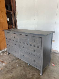 8-Drawer Gray Dresser!