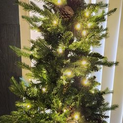 4 ft Pre-lit Tree