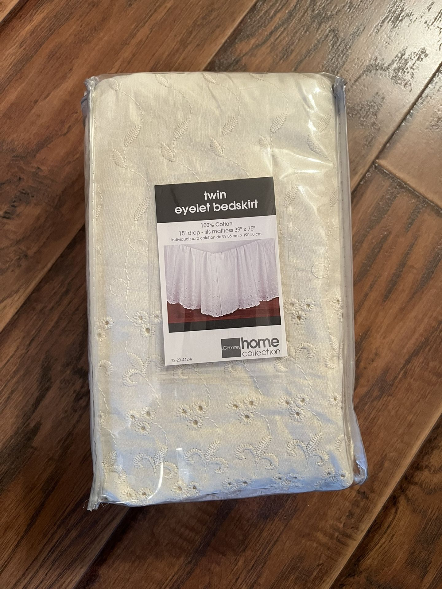 NEW! Bedskirt for Twin Bed