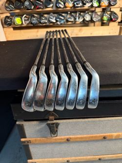 Golf iron set