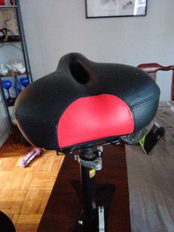 Life fitness sports saddle