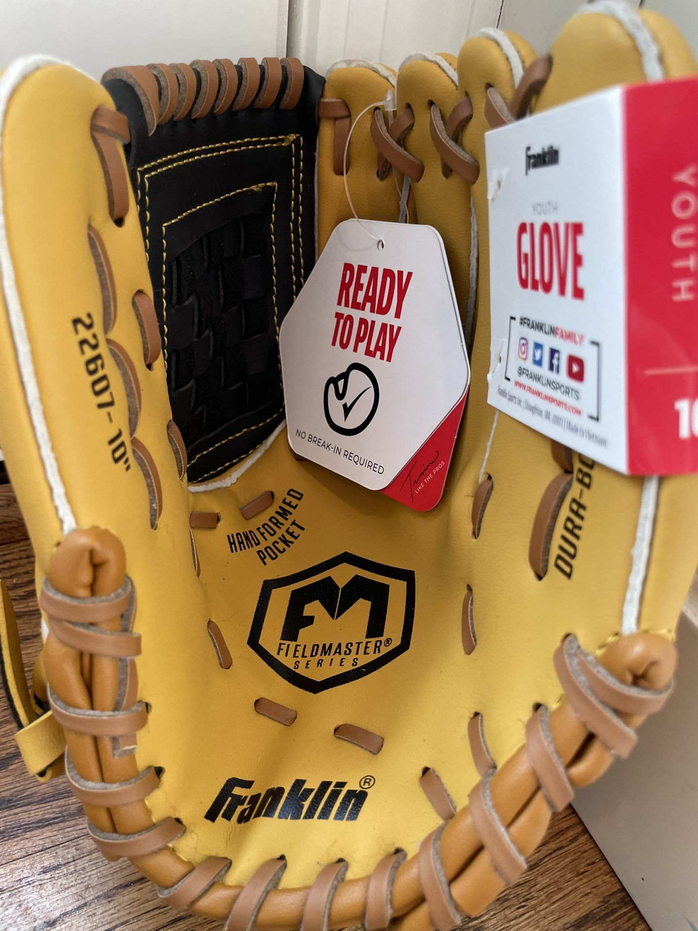 Franklin Youth Field Master Series 10" Baseball Glove Left Hand Throw- Brand New  Introducing the Franklin Youth Field Master Series 10" Baseball Glov