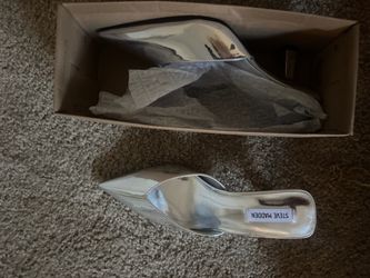 NEW Steve Madden MOD Silver Metallic Kitten Heels – Size 9