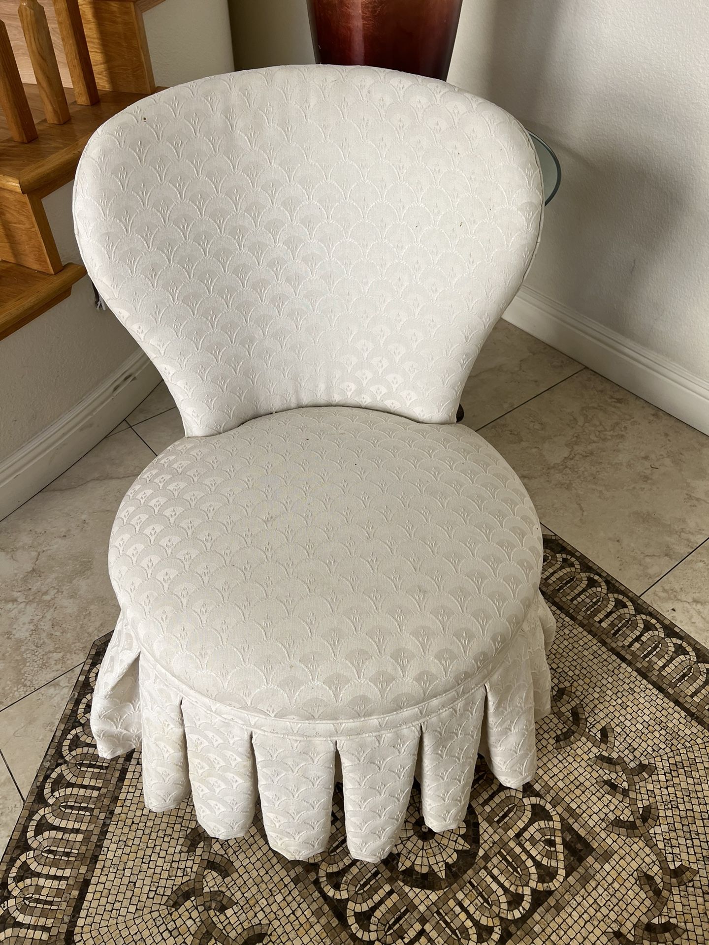 Vintage Round Beige Chair