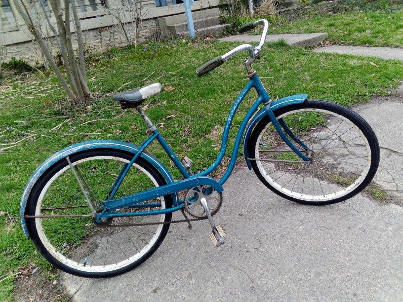Vintage Mid-Century Schwinn Hollywood Cruiser Bicycle - Ready to ride!