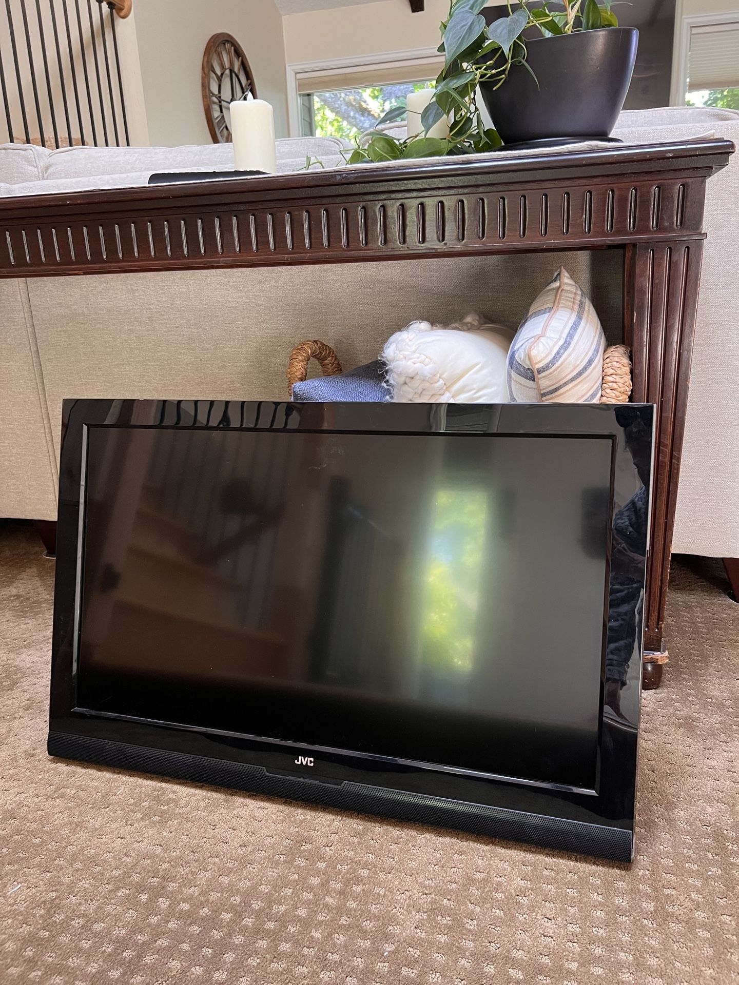 JVC 32” 720p TV