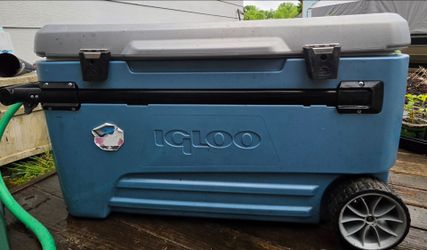 Igloo 90 quart cooler with wheels