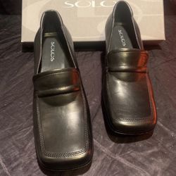 SOLOS  BLACK  LEATHER  LOAFERS