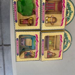 Vintage 1984 Cabbage Patch Kids First edition Deluxe Miniatures Girl Swing Play