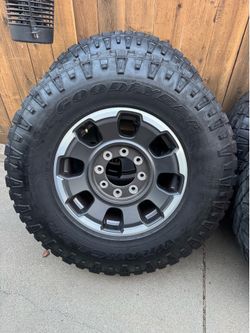2024 Ford F-250 Lariat Tremor OEM Wheels & Tires