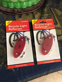 Bicycle light reflector