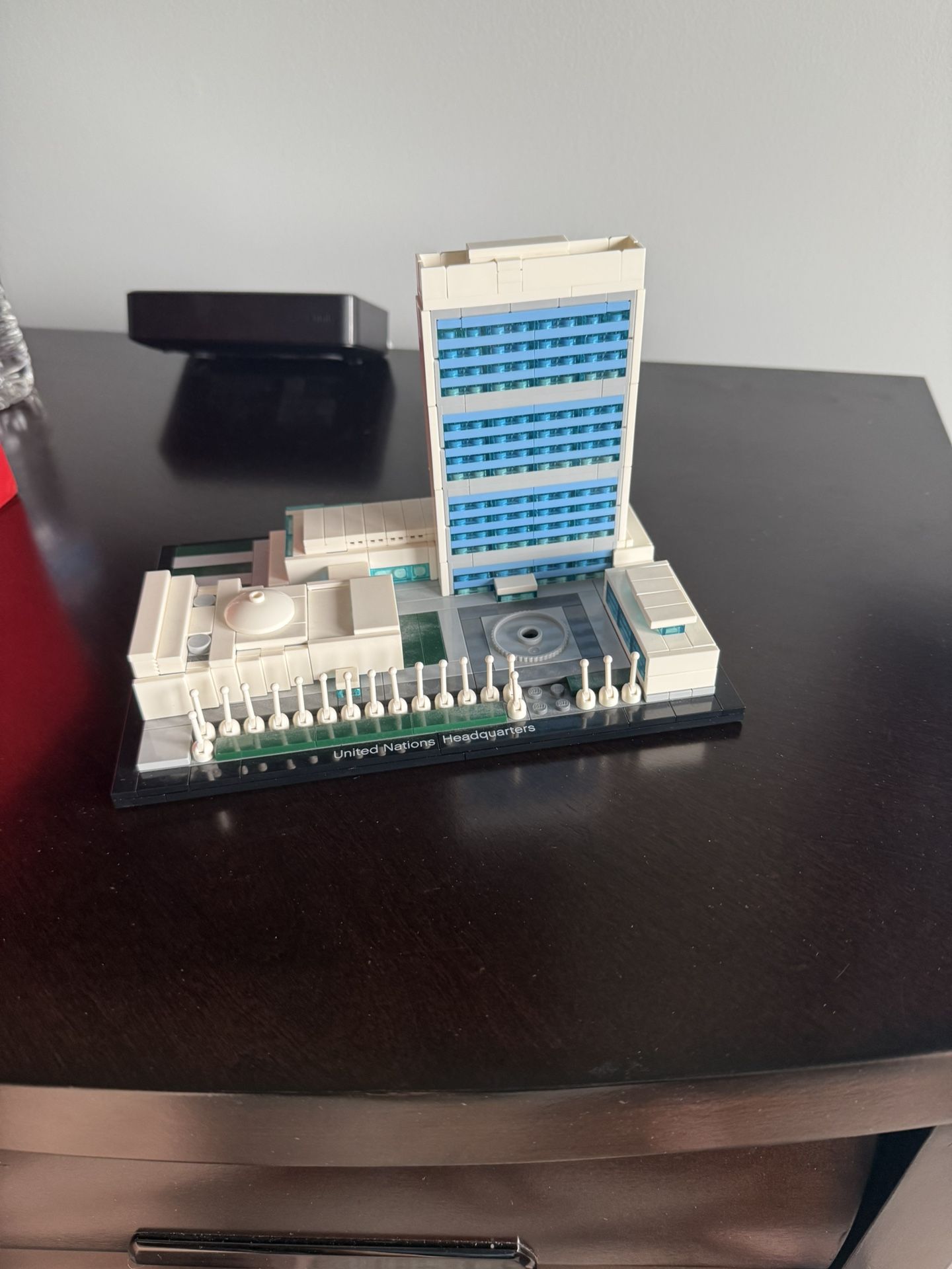 Lego Architecture: United Nations Headquarters 21018