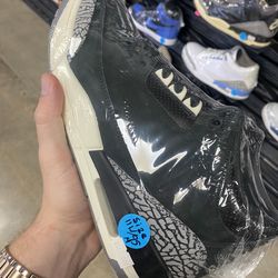 Jordan 3 Black cement Women’s Size 11