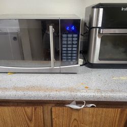 AIRFRYER And Microwave 