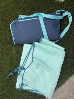 2 beach blankets