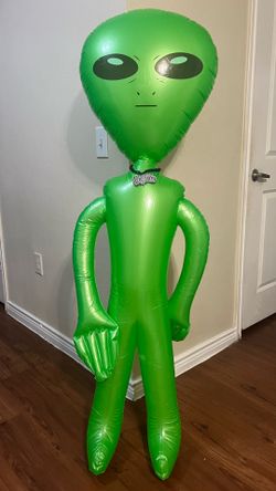 Alien with Spurs necklaces