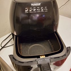 NuWave Brio 3 Qt. Digital Air Fryer Convection Oven 


