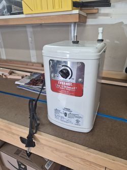 Unused EverHot Under-Sink Instant Hot Water Tank – 780W
