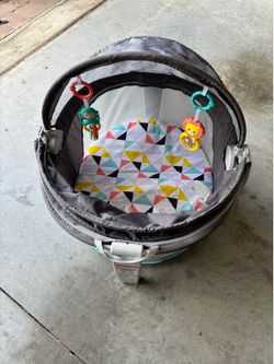 Fisher-Price On-the-Go Infant Dome Portable Bassinet and Play Space, Unisex, Windmill