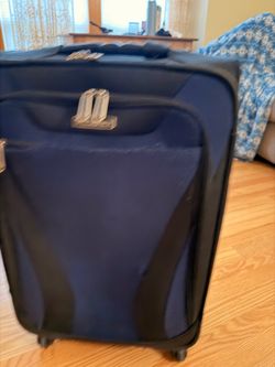Samsonite Softside Spinner Suitcase