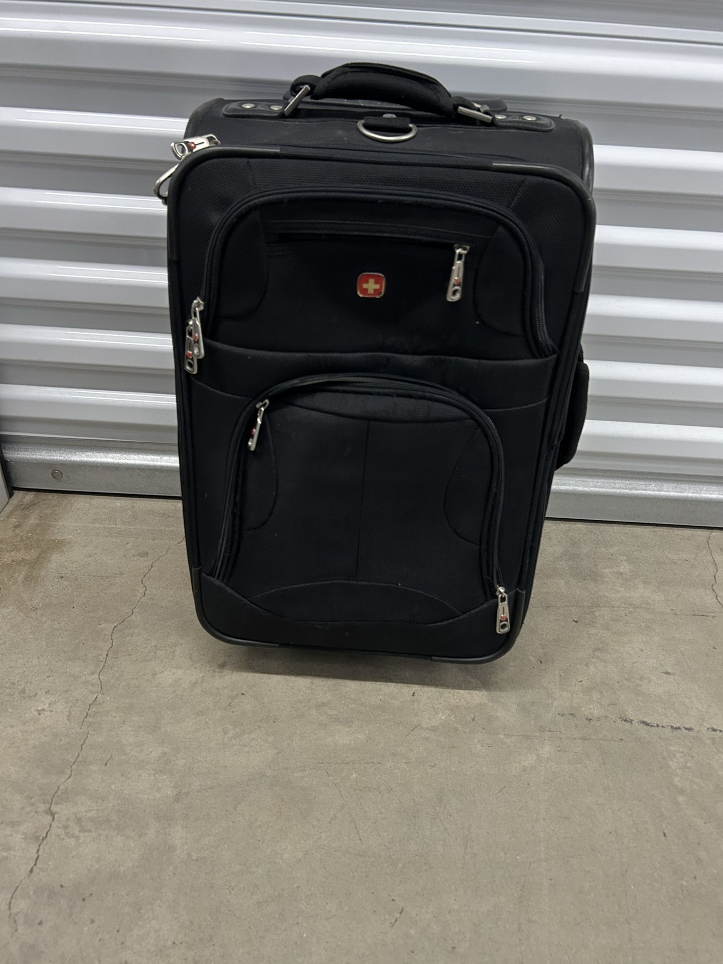 swiss gear black rolling carry on luggage Black